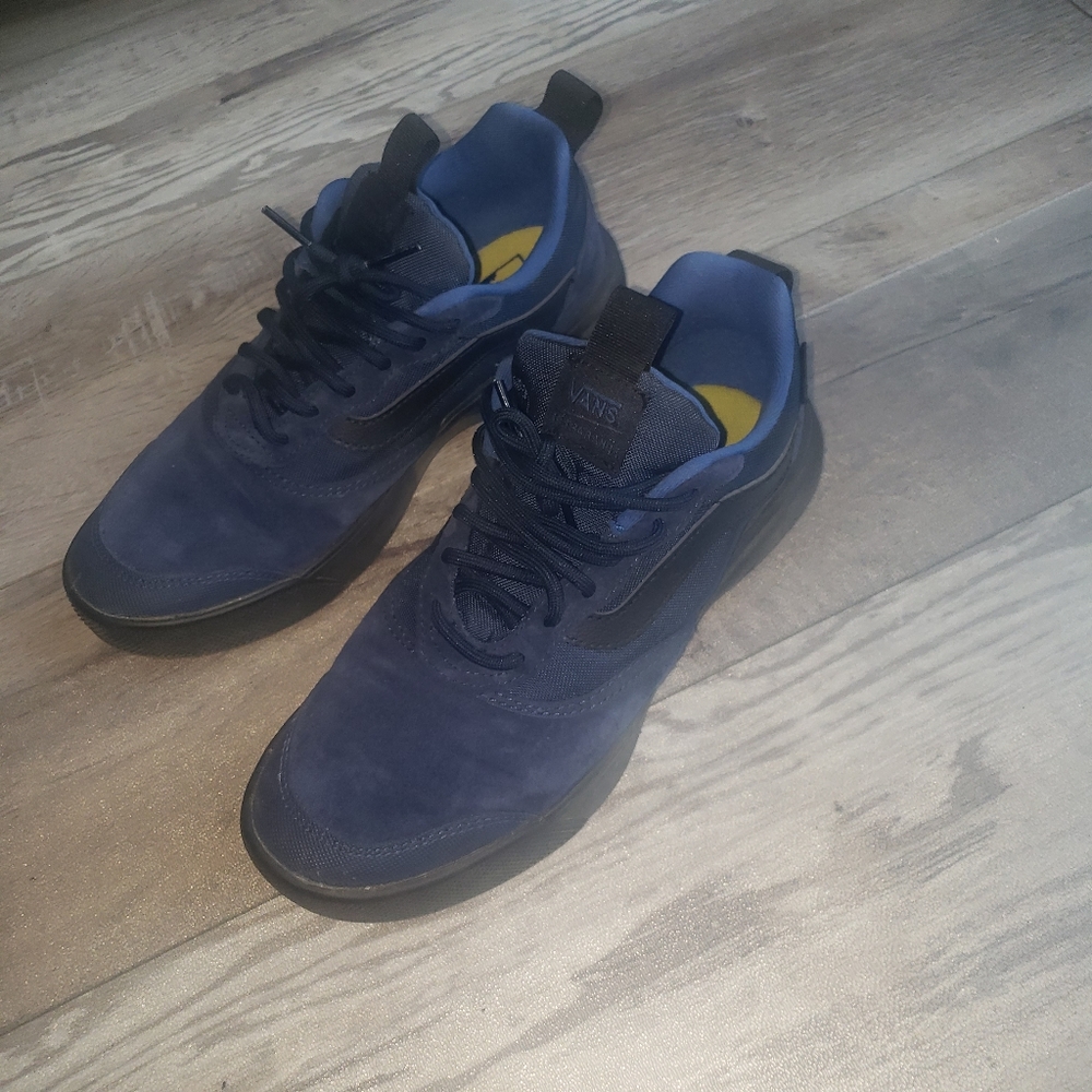 Vans Woman's Sneakers UltraRange- Size 9